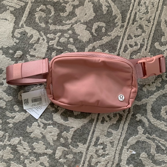 lululemon athletica Handbags - Lululemon Everywhere Belt Bag